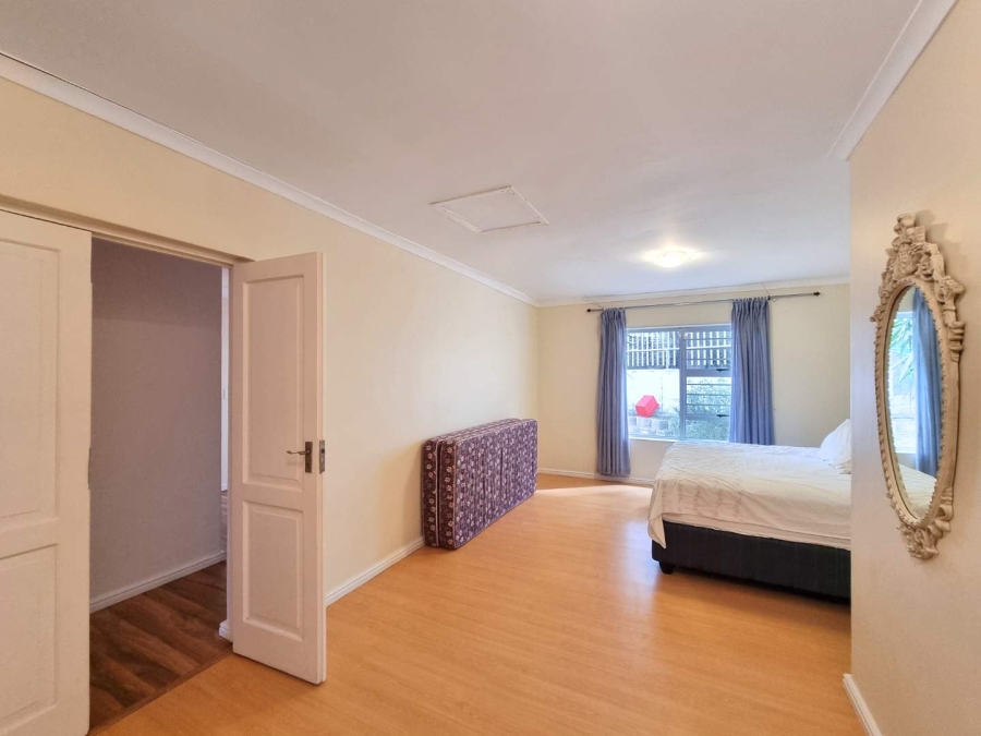 5 Bedroom Property for Sale in Chanteclair Western Cape